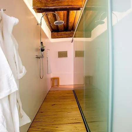 Fishsquare Apartman